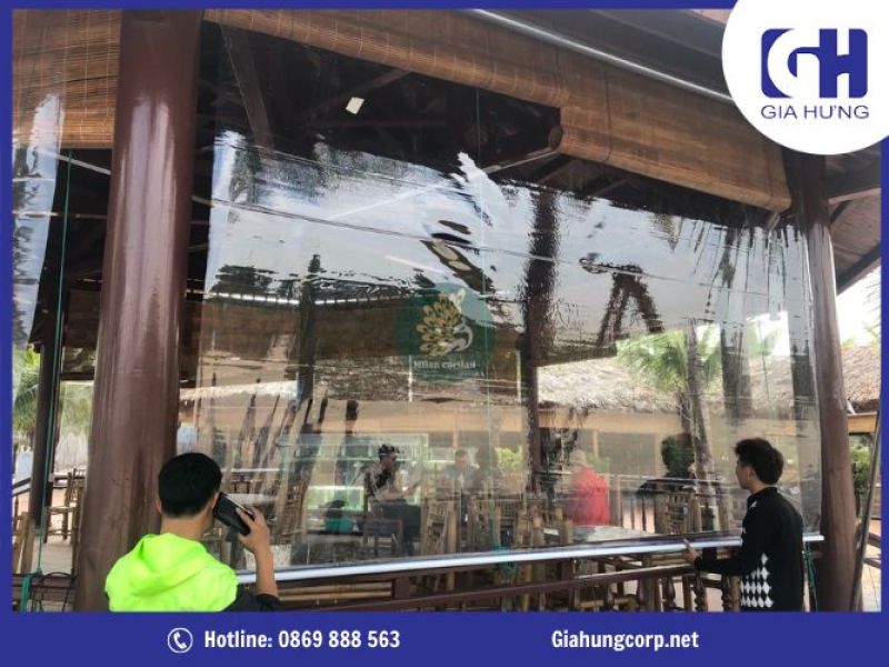 Sự Khác Biệt Giữa Rèm Cuốn Trong Suốt Và Cửa Kính