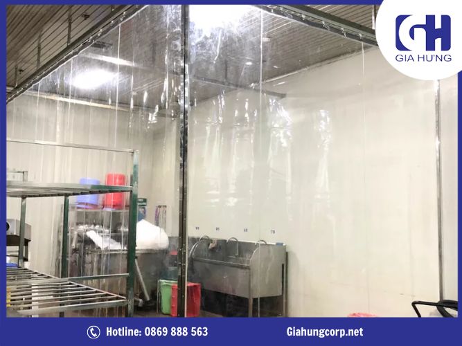 Có nên dùng bạt nhựa trong suốt không?